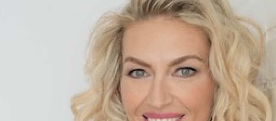 Sara Ross headshot